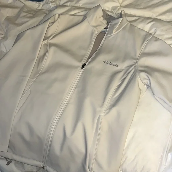 Women’s Columbia Jacket - Picture 3 of 4